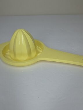 Vtg Ekco Yellow Plastic Lemon Citrus Manual Juicer Reamer USA Handheld